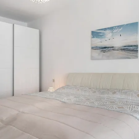 Lopezan And Living Apartment